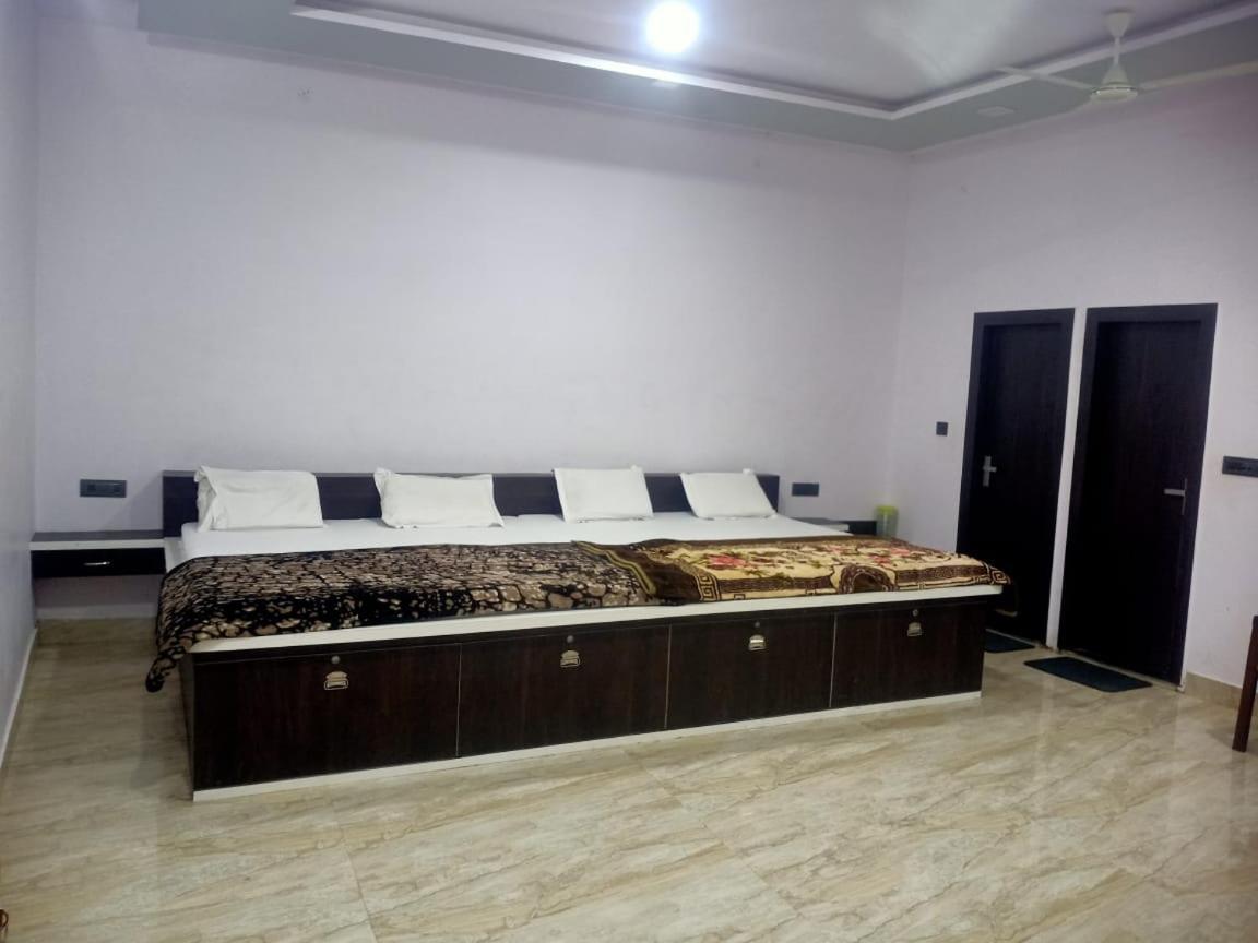 Hotel Rudra Residency Near Railway Station Mathura Exterior foto